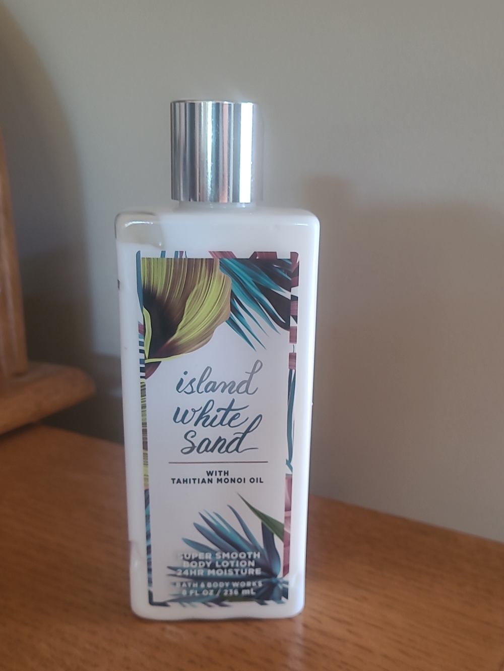 Bath & Body Works, Island White Sand, 8oz, 24 Hr Moisture